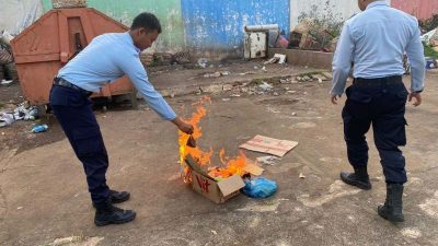 Petugas Lapas Semarang Gagalkan Penyelundupan Narkoba di Dalam SandalPetugas Lapas Semarang Gagalkan Penyelundupan Narkoba di Dalam Sandal